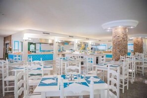 Breakfast and lunch served - Club Hotel Torre Moresca (Orosei)