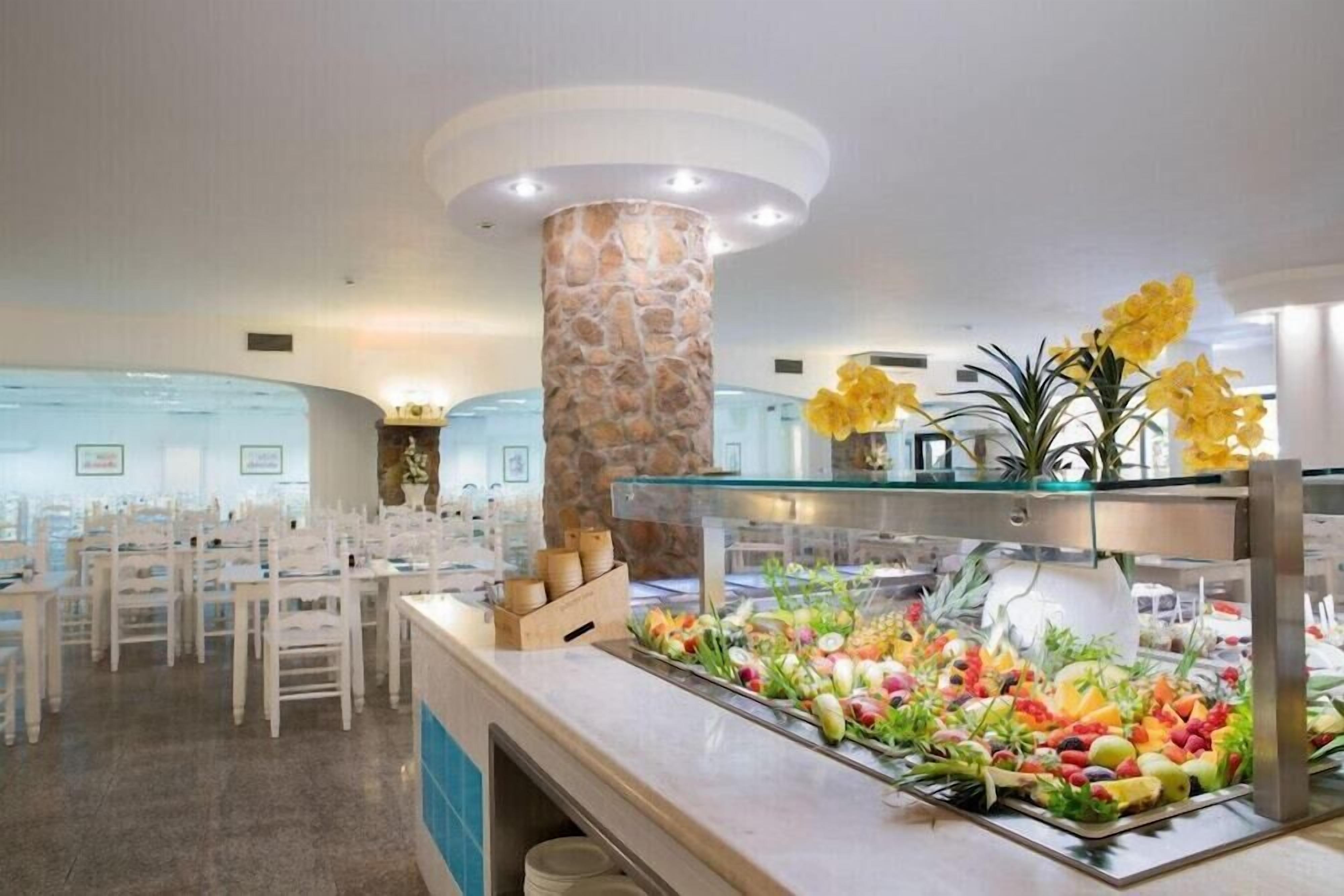 Breakfast and lunch served