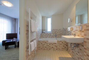 Junior Suite, 1 Katil Kelamin (Double) | Bilik Mandi | Pengering rambut, tuala disediakan 