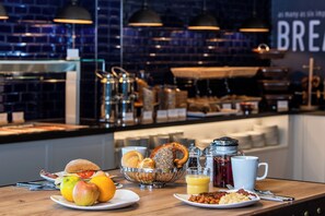 Morgenmadsbuffet hver dag (18.00 EUR pr. person)