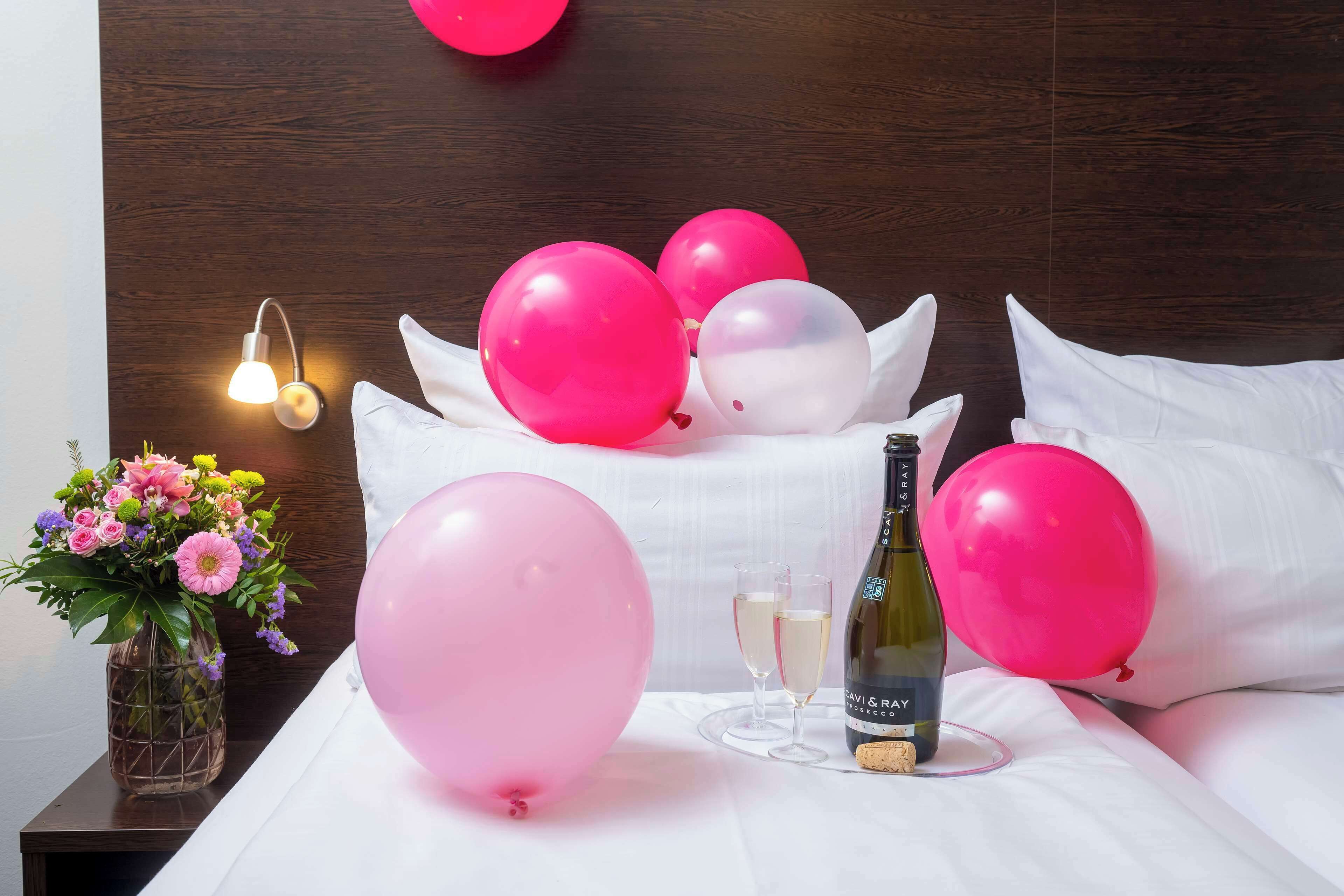 1 bedroom, in-room safe, blackout curtains, soundproofing