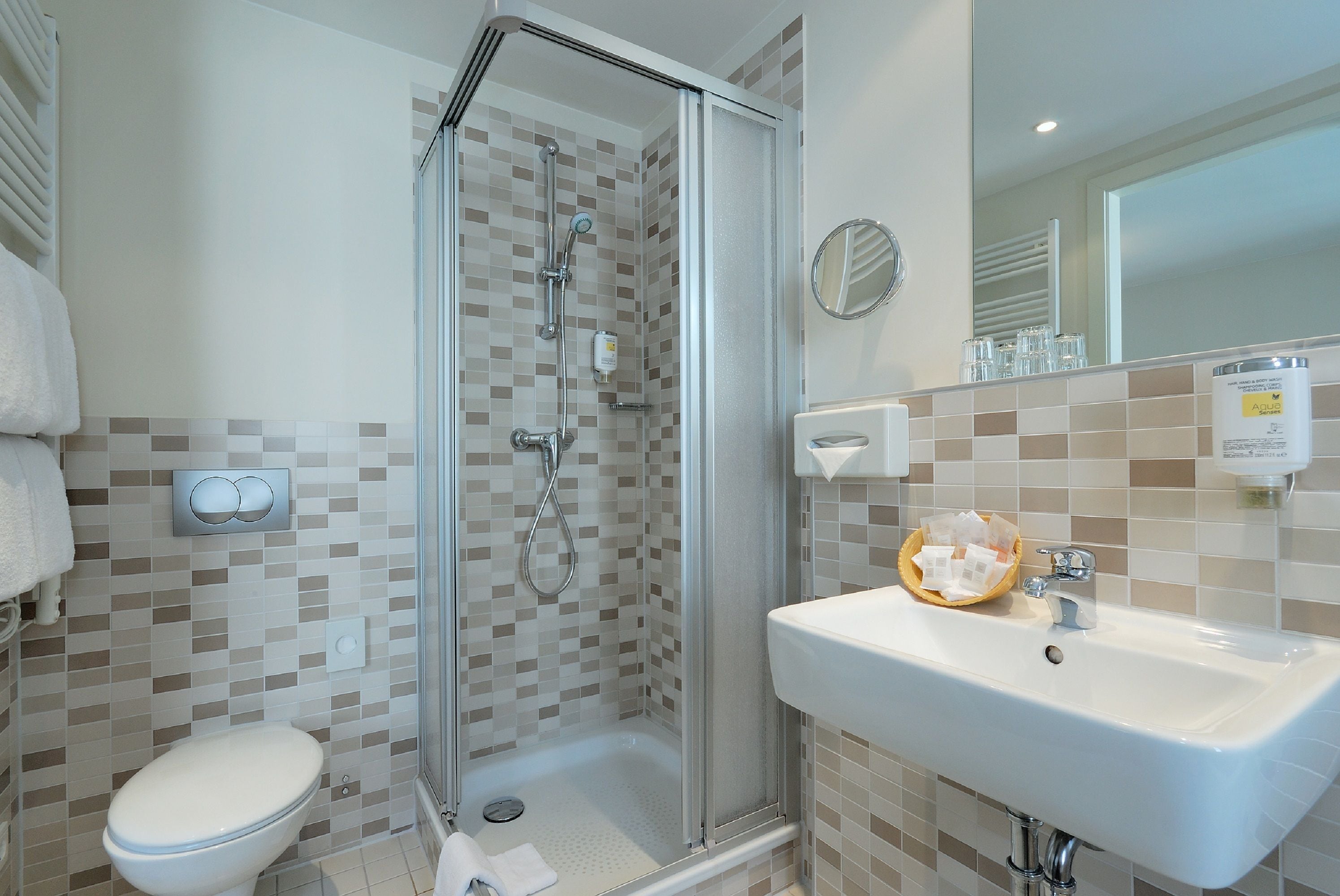 superior room, 1 double bed | bathroom | hair dryer, towels