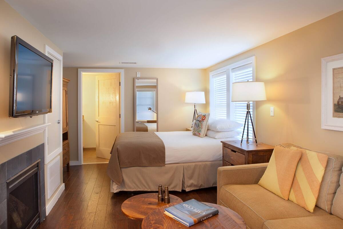 studio | iron/ironing board, free wifi, bed sheets