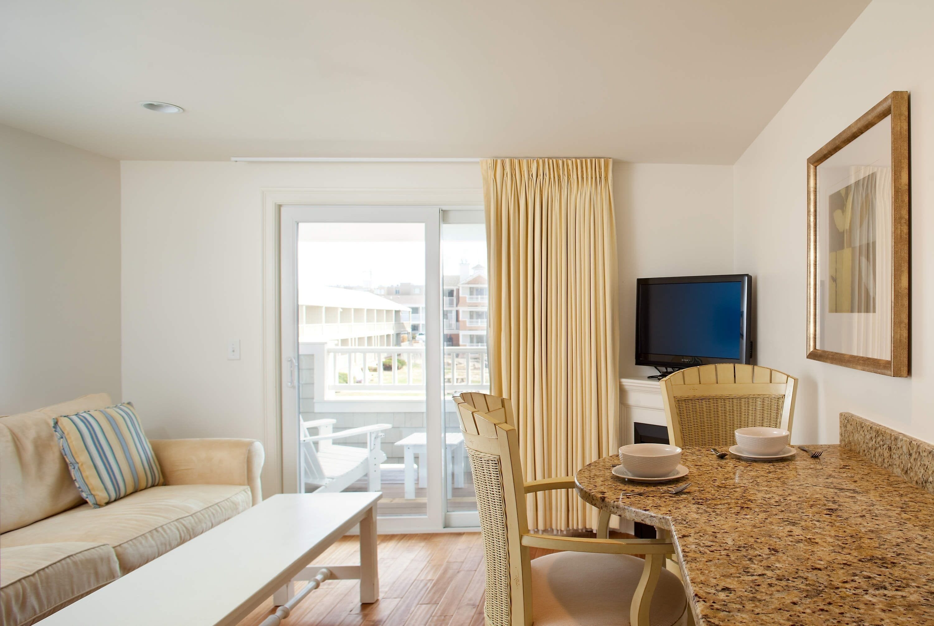suite, 1 bedroom | living area | flat-screen tv, fireplace