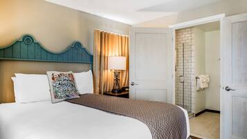 Suite, 1 King Bed, Non Smoking | Iron/ironing board, free WiFi, bed sheets