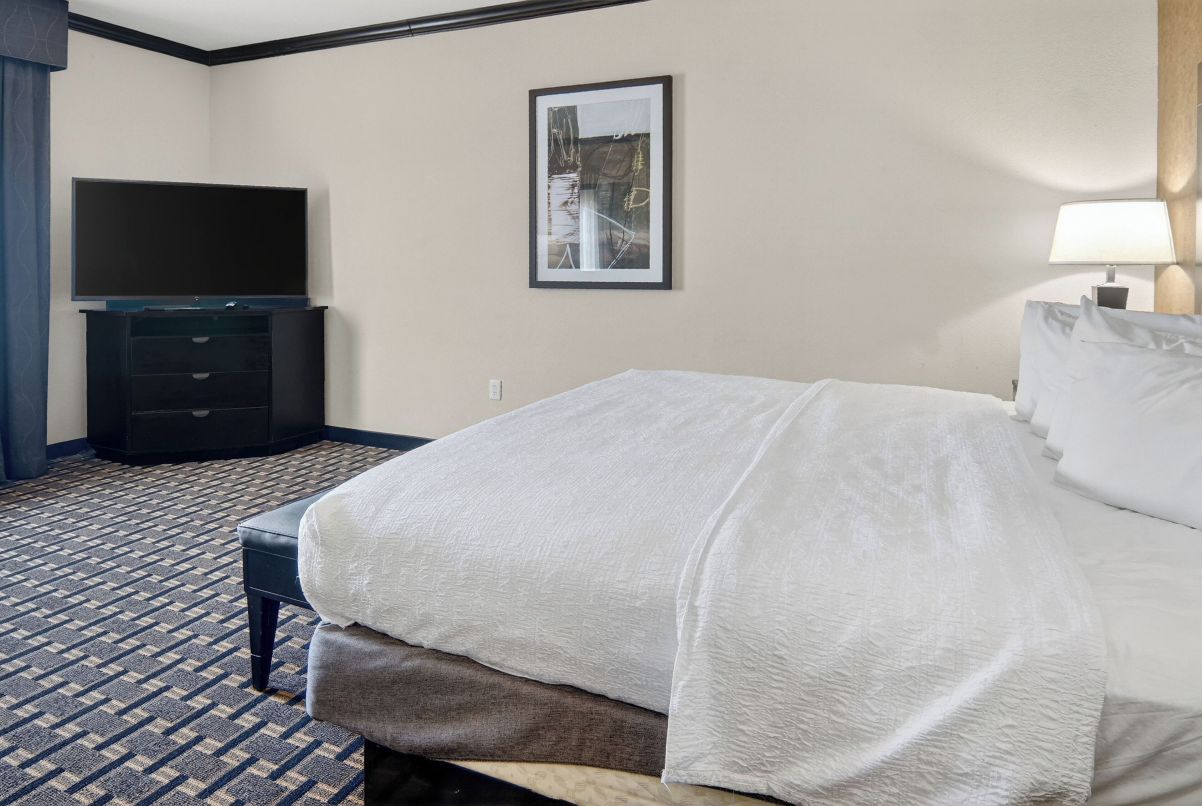 One king bed non smoking | In-room safe, desk, laptop workspace, iron/ironing board