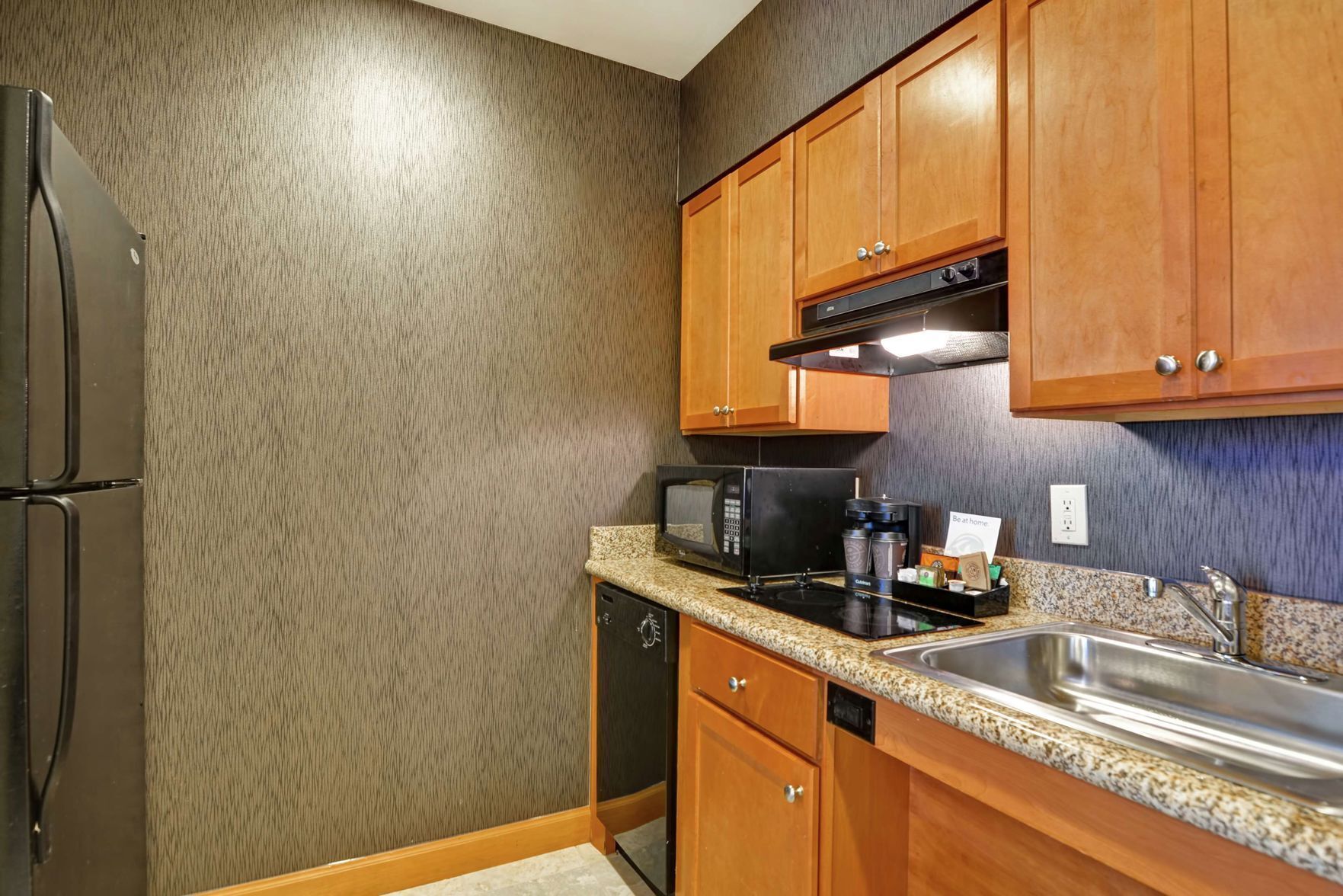Private kitchen | Fridge, microwave, stovetop, dishwasher