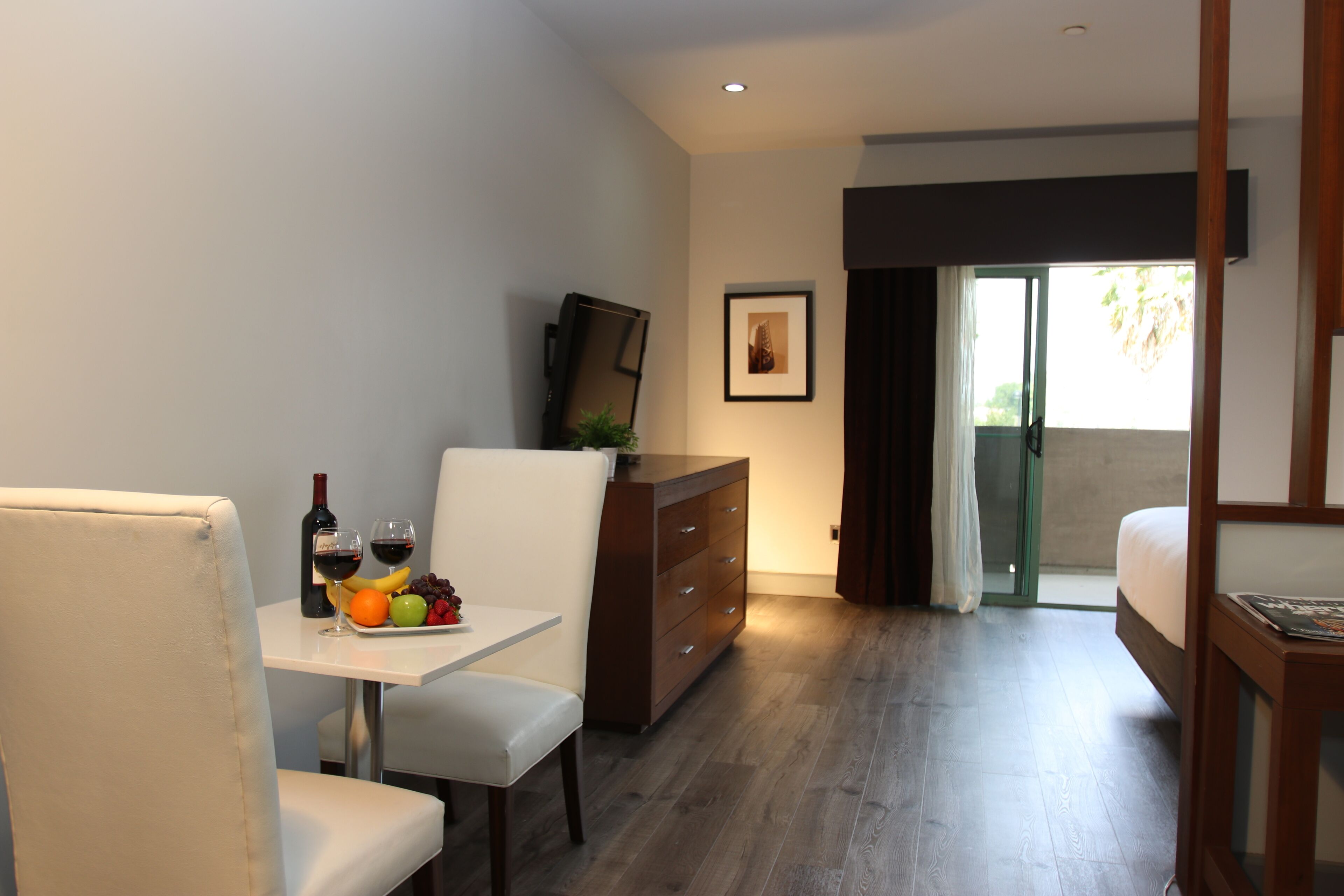 Premium bedding, desk, iron/ironing board, free WiFi