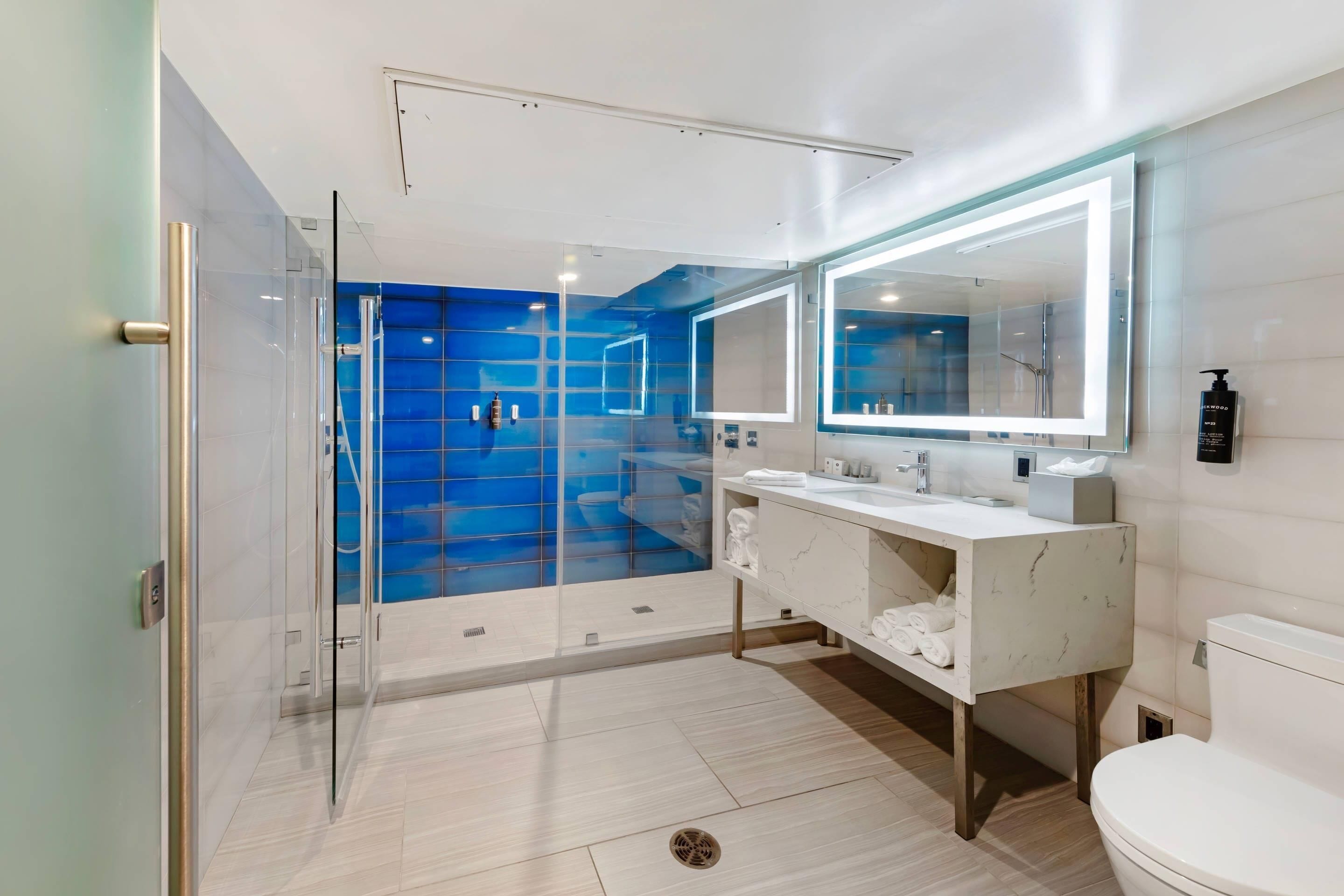 Deluxe Suite, 1 King Bed, Non Smoking | Premium bedding, desk, iron/ironing board, free WiFi