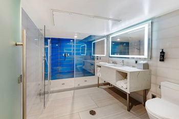 Deluxe Suite, 1 King Bed, Non Smoking | Premium bedding, desk, iron/ironing board, free WiFi at BLVD Hotel and Studios Universal-Hollywood, an Ascend Collection Hotel