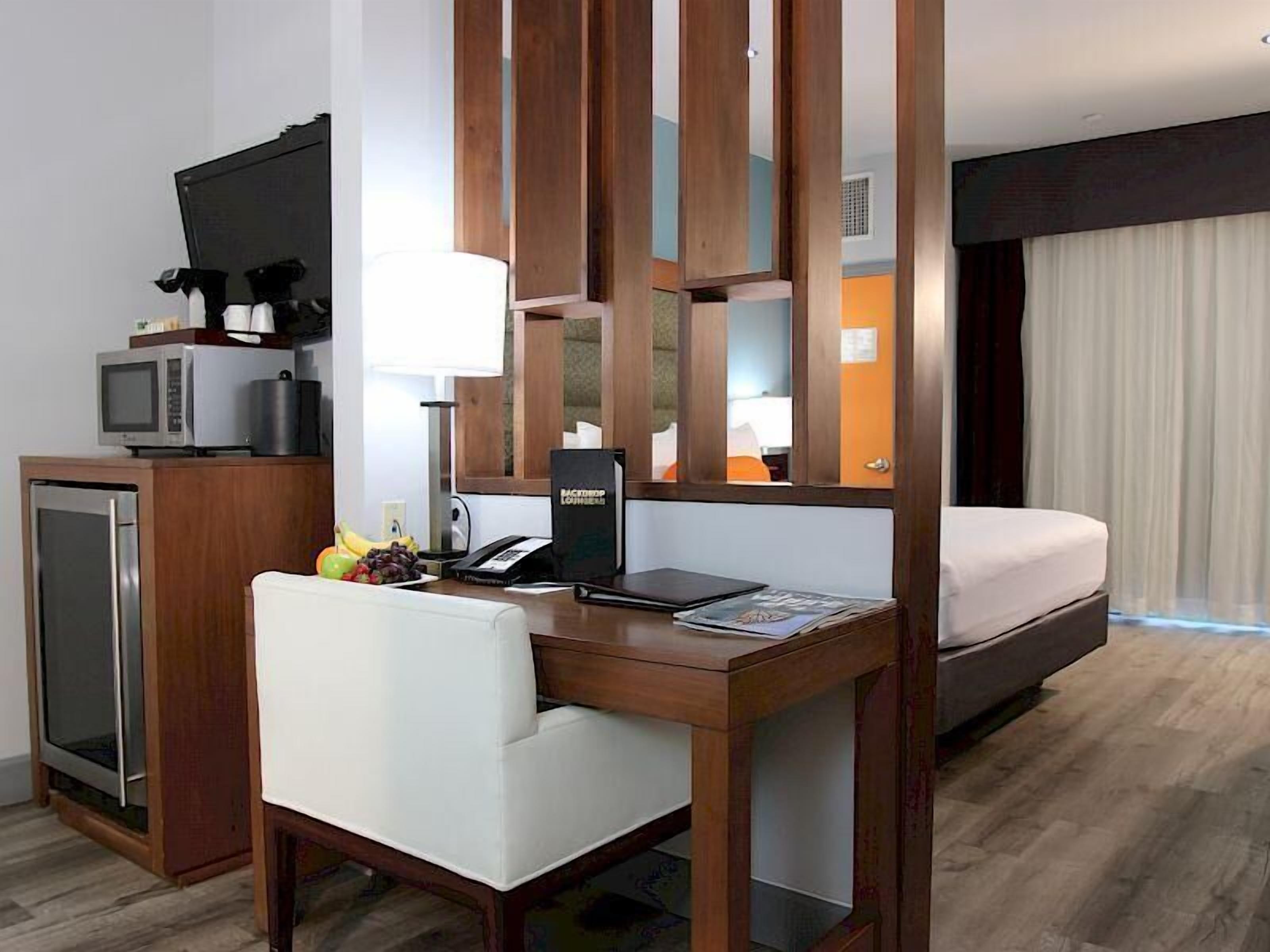 Premium bedding, desk, iron/ironing board, free WiFi