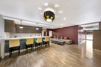 Deluxe Suite, 1 King Bed, Non Smoking | Premium bedding, desk, iron/ironing board, free WiFi at BLVD Hotel and Studios Universal-Hollywood, an Ascend Collection Hotel