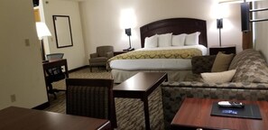 Cortinas opacas, tabla de planchar con plancha, cunas gratuitas