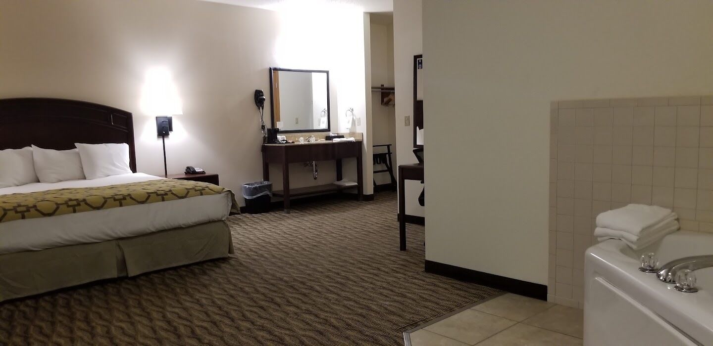 Deluxe Suite, 1 King Bed, Non Smoking | Blackout drapes, iron/ironing board, free cribs/infant beds, free WiFi