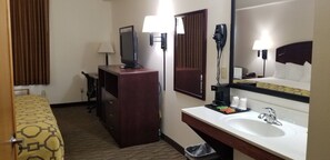 Deluxe Room, 1 King Bed, Accessible, Non Smoking