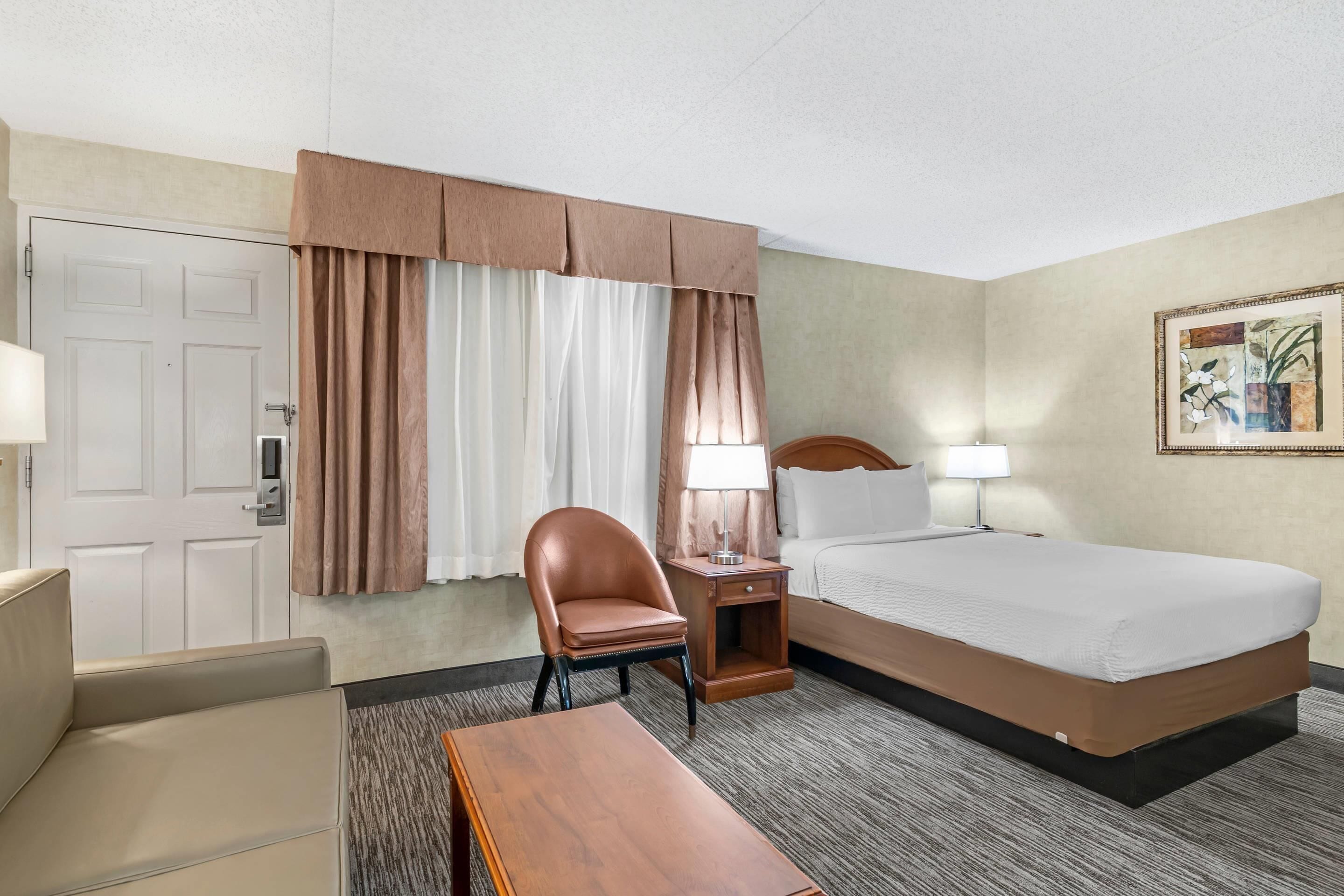 Suite, 1 King Bed with Sofa bed, Non Smoking (Upgrade) | Desk, laptop workspace, blackout drapes, soundproofing