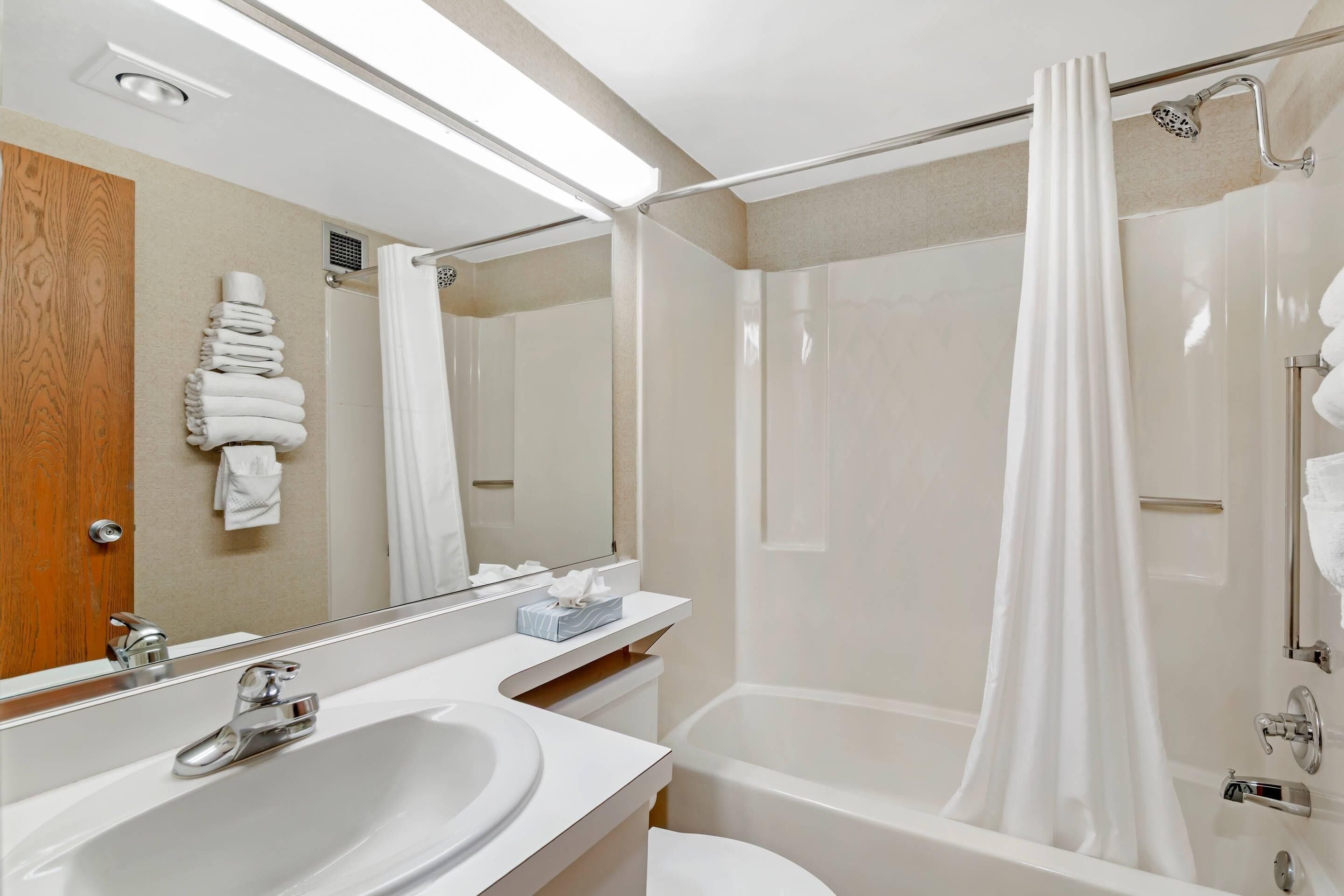 Room, 1 Katil Raja (King), Non Smoking (Upgrade) | Meja, ruang kerja komputer riba, langsir/tirai gelap terus, kalis bunyi 