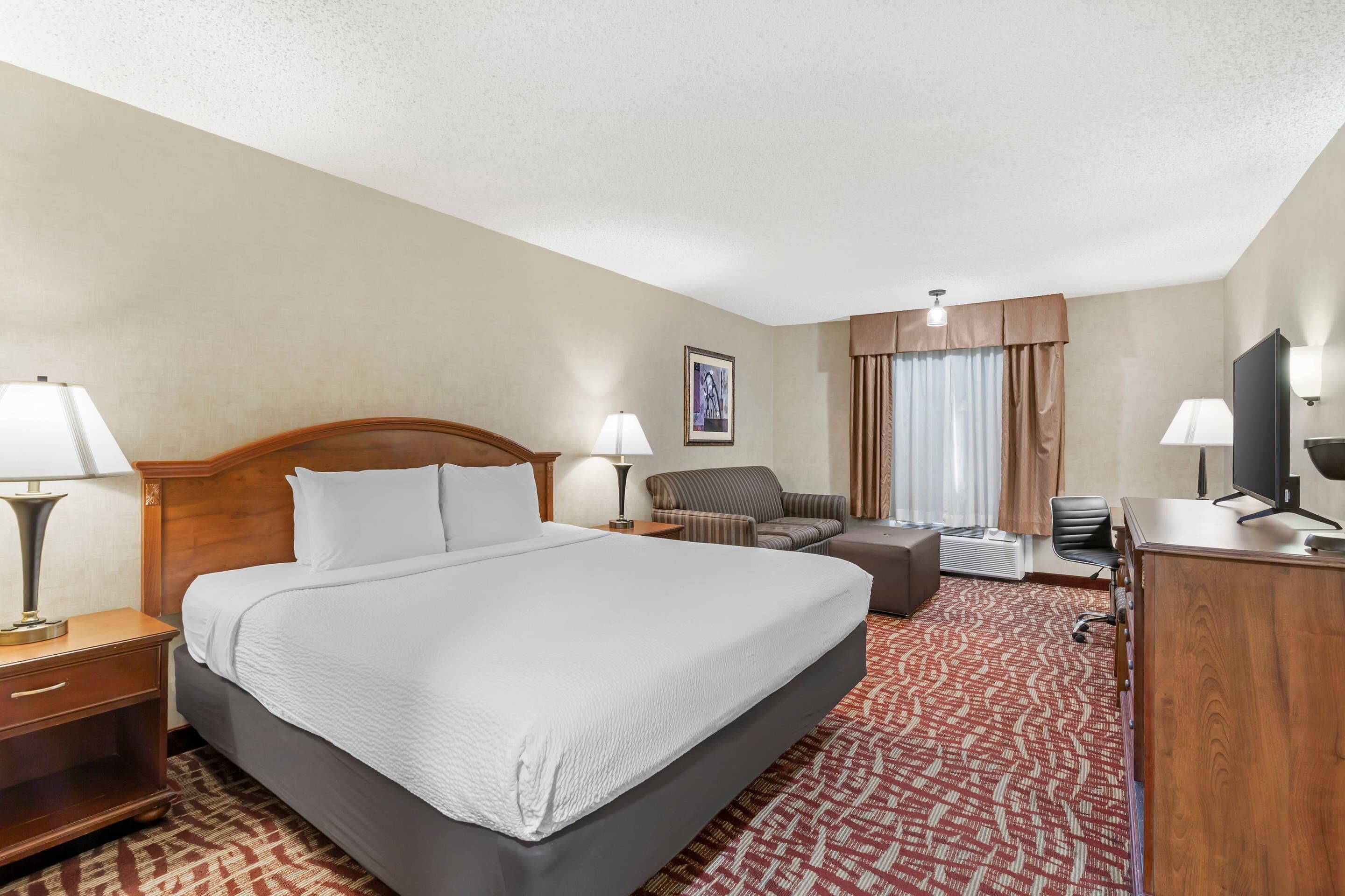 Room, 1 King Bed, Non Smoking (Upgrade) | Desk, laptop workspace, blackout drapes, soundproofing