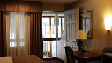 2 Queen Beds, Balcony, Nonsmoking | 객실에서 보이는 전망