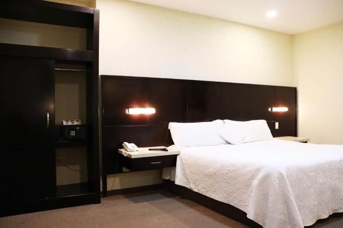 In-room safe, desk, iron/ironing board, free WiFi