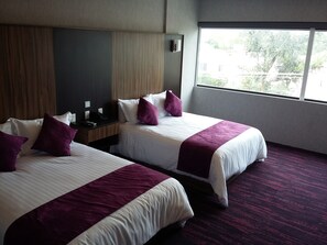 In-room safe, desk, iron/ironing board, free WiFi - Wyndham Garden Aguascalientes Hotel & Casino (Aguascalientes)