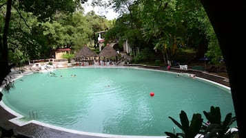 2 piscinas al aire libre