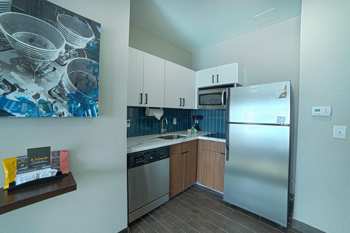 1 bedroom, in-room safe, desk, laptop workspace