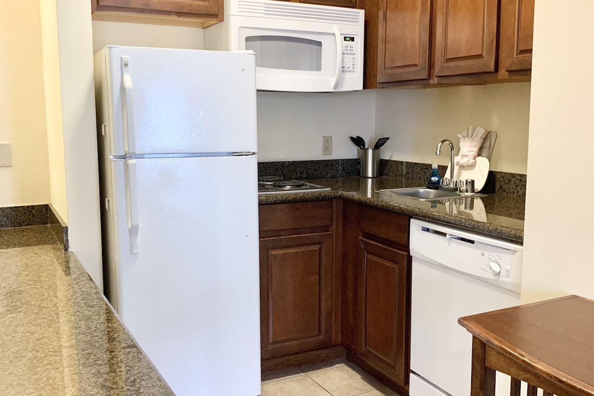 suite, 1 bedroom, accessible, kitchen (communications) | desk, laptop workspace, blackout curtains, soundproofing