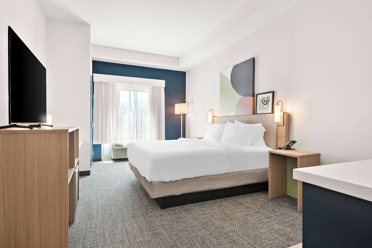 In-room safe, desk, laptop workspace, blackout drapes
