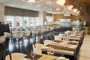 Breakfast served - Crowne Plaza Tel Aviv City Center by IHG (Tel Aviv)
