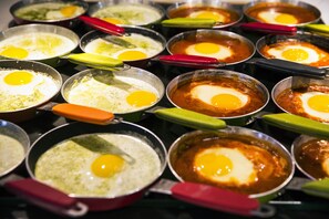 Frukostbuffé varje dag (ILS 105 per person)