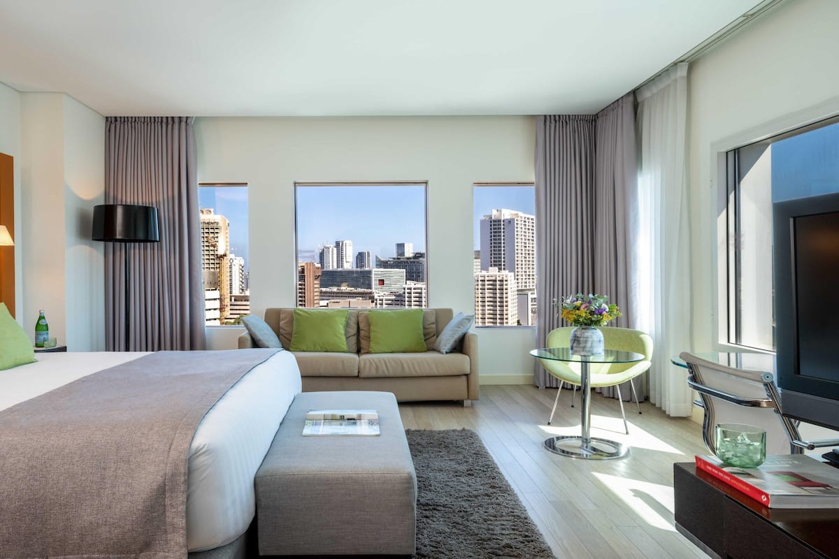 Ropa de cama de alta calidad, colchones con acolchado adicional, minibar