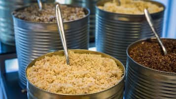 Colazione a buffet, servita tutte le mattine (105 ILS a persona)
