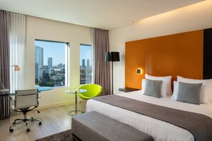 Premium bedding, pillow-top beds, minibar, in-room safe - Crowne Plaza Tel Aviv City Center by IHG (Tel Aviv)