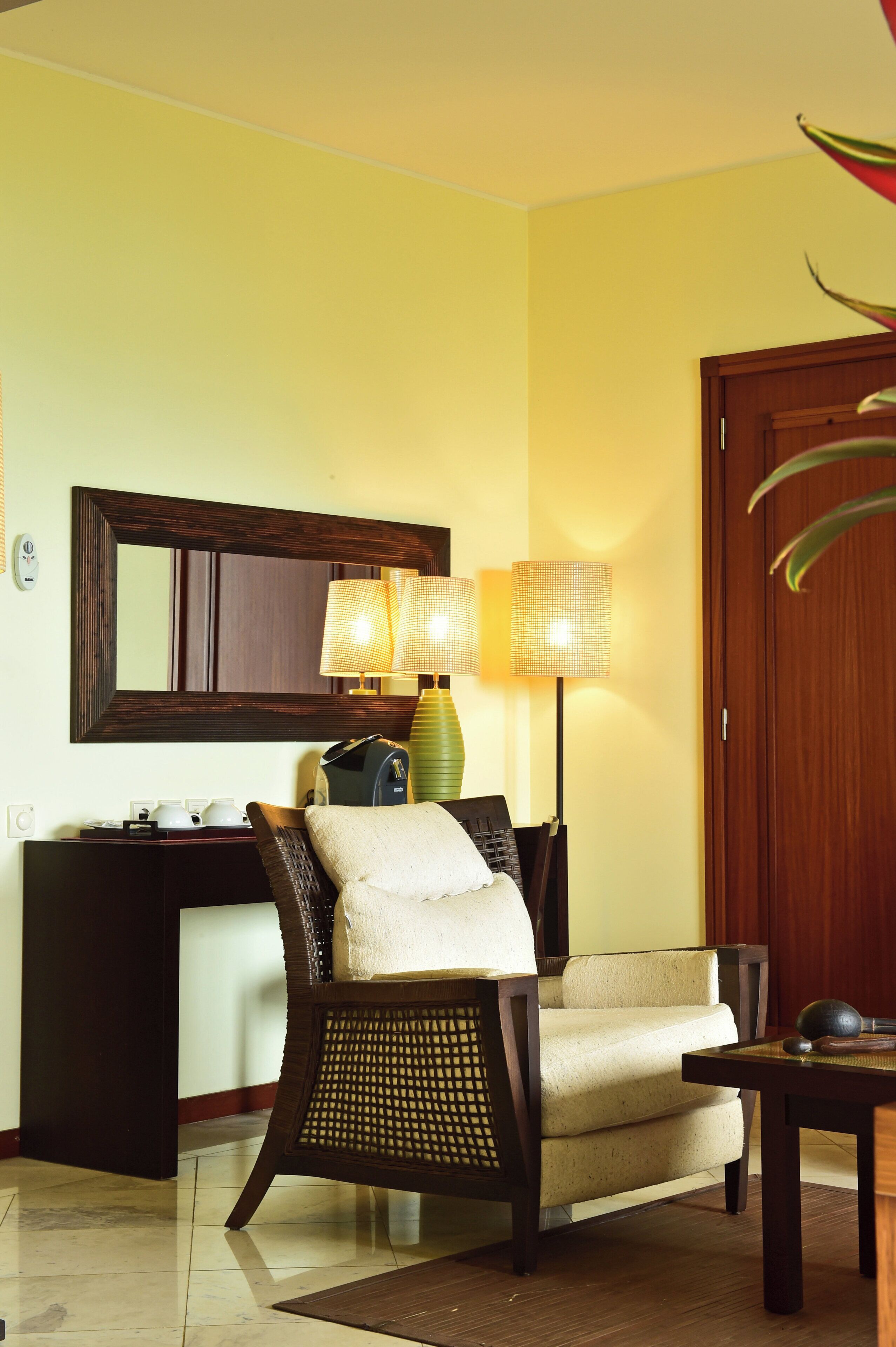 Minibar, coffre-fort, accès au Wi-Fi (inclus), literie fournie