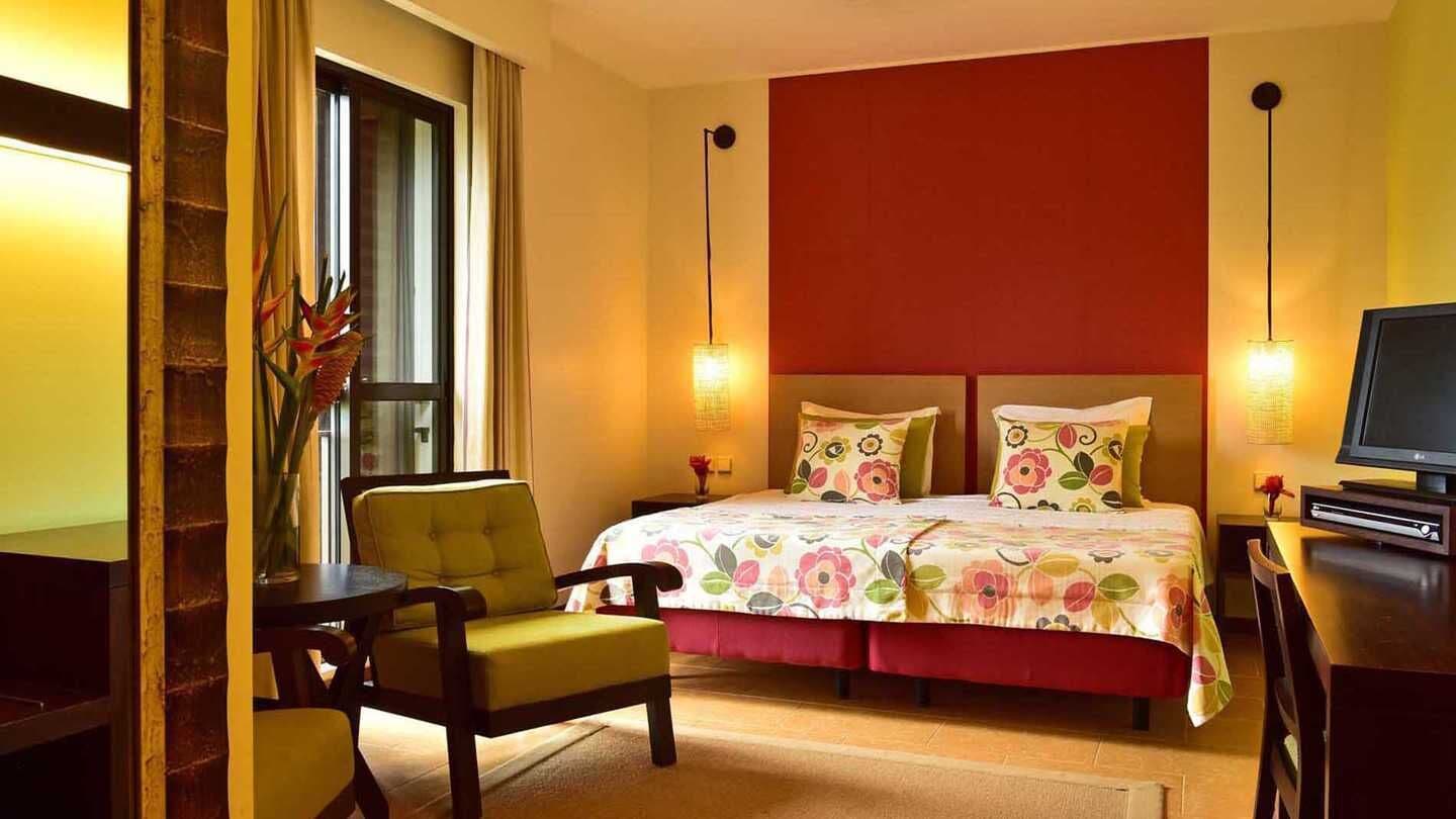 Minibar, coffres-forts dans les chambres, Wi-Fi gratuit, draps fournis