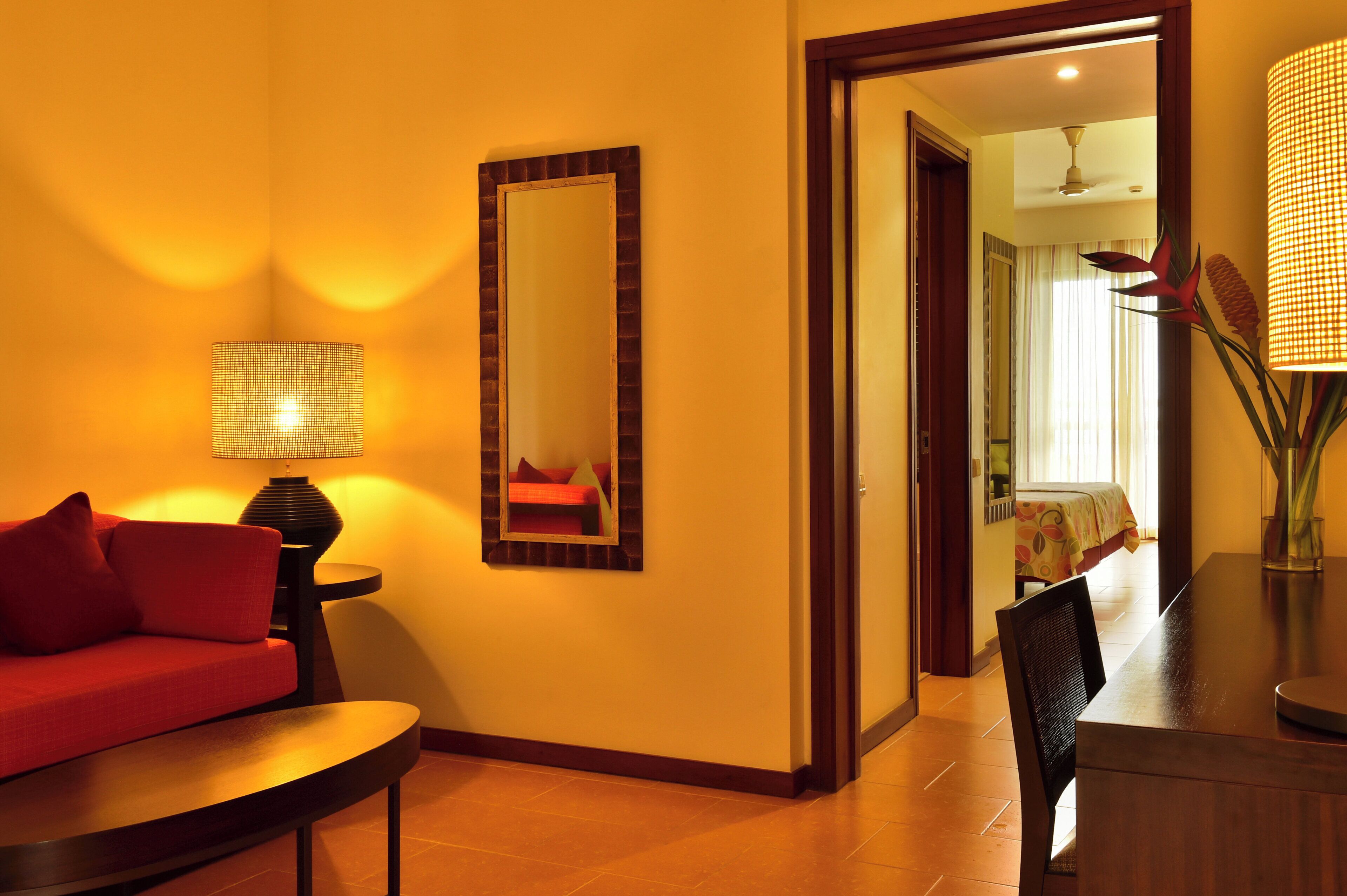 Junior Suite | Minibar, in-room safe, WiFi (free), bed sheets