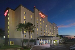 Exterior - Hampton Inn by Hilton Guadalajara-Aeropuerto (El Salto)
