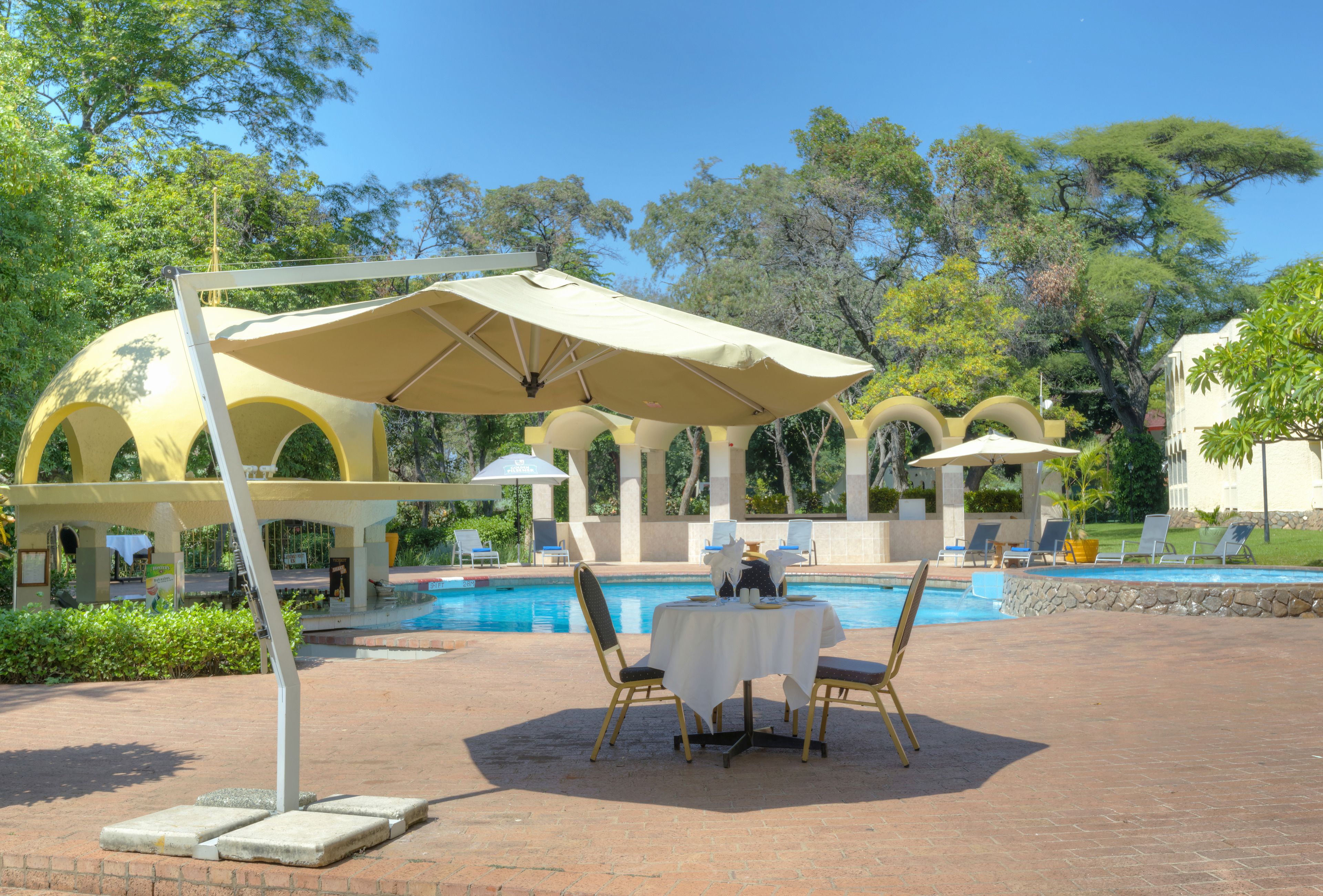 Hồ bơi ngoài trời 