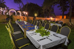 Breakfast and dinner served, African cuisine