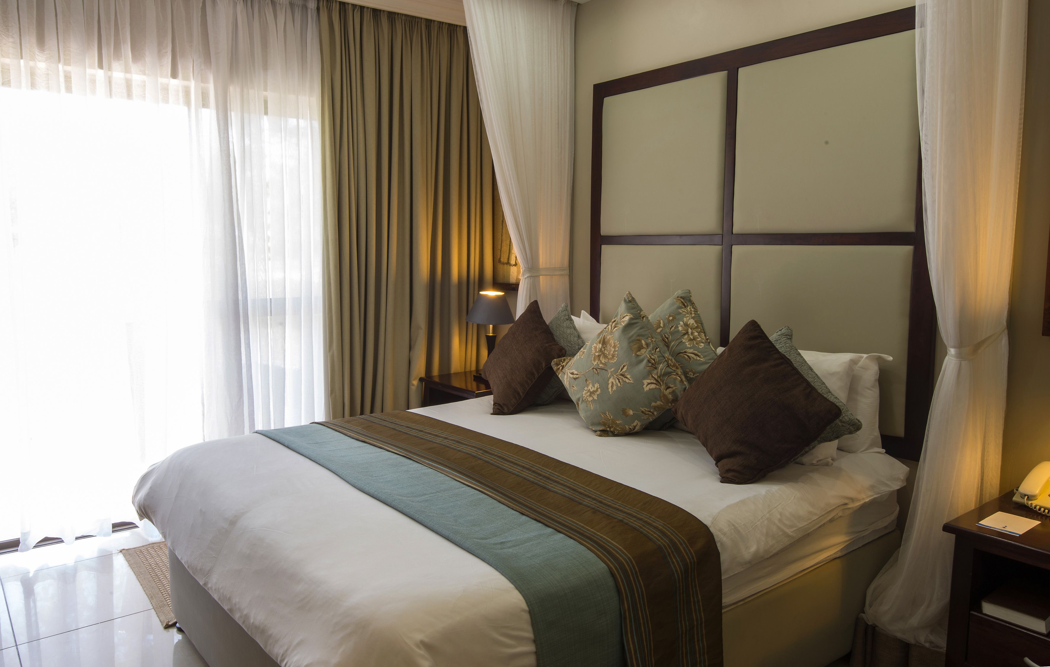 premium bedding, pillow-top beds, minibar, in-room safe