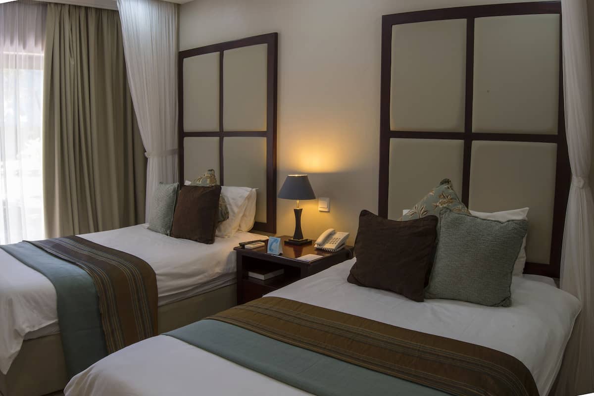 premium bedding, pillow-top beds, minibar, in-room safe