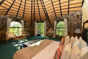 0B | Individually decorated, individually furnished, desk - Matobo Hills Lodge (Matopos)