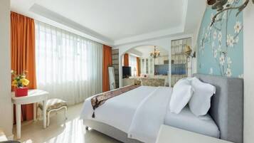 Cribs/infant beds, alarm clocks