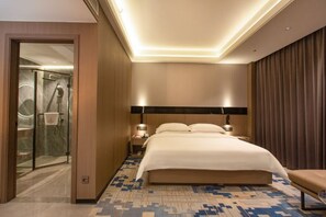 A hotel room with a bed, bedside lamps, a bathroom with a shower, and a large window. - Foshan Sanshui ShiHuang Garden Hotel (Foshan)