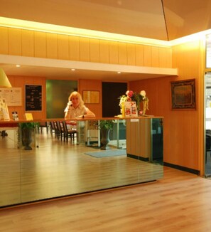 Reception - Inter-hotel DES Dhuits (COLOMBEY LES DEUX EGLISES)