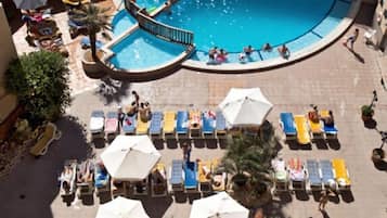 Piscine couverte, 2 piscines extérieures