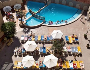 Indoor pool, 2 outdoor pools