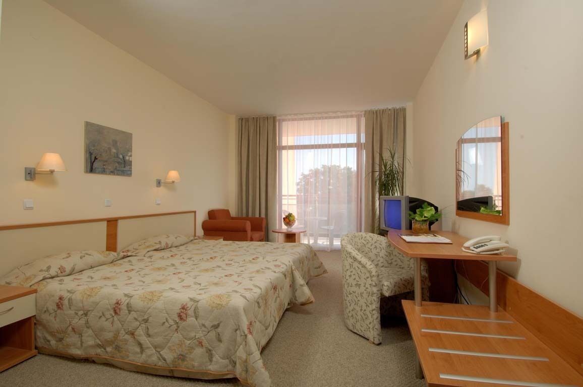 Hypo-allergenic bedding, free minibar items, desk, free cots/infant beds