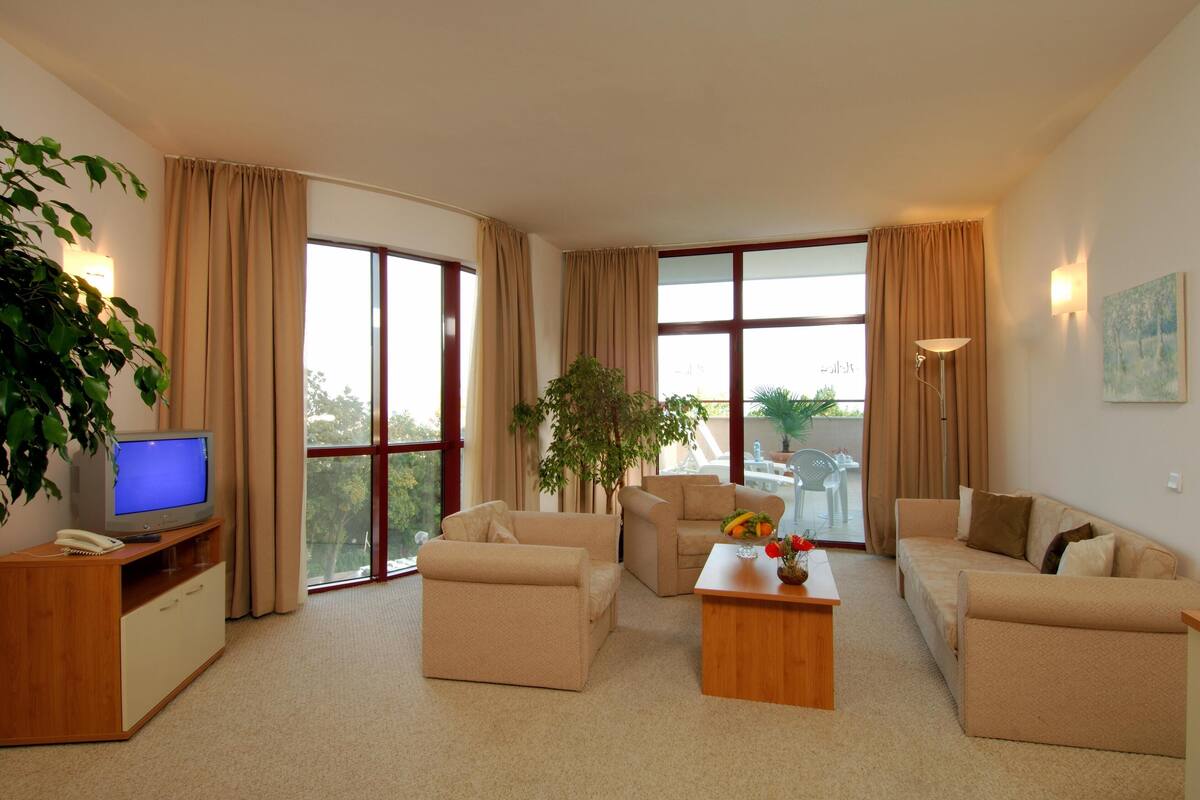 Living area | TV